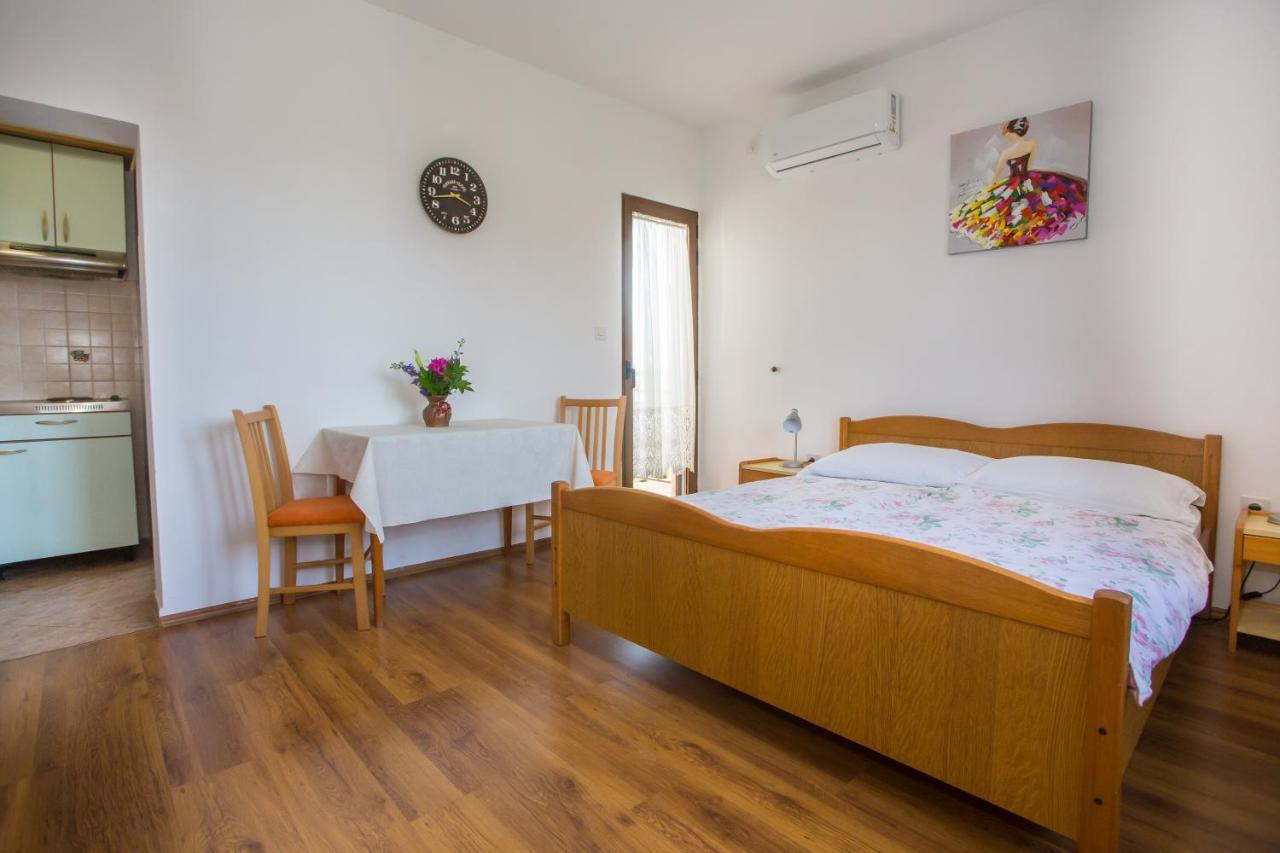 Apartment Anna Porec Esterno foto